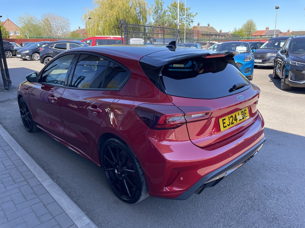 Ford Focus 2.3 Ecoboost St Track Pack Red #4