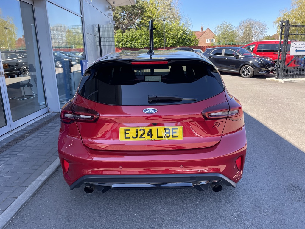 Ford Focus 2.3 Ecoboost St Track Pack Red #5