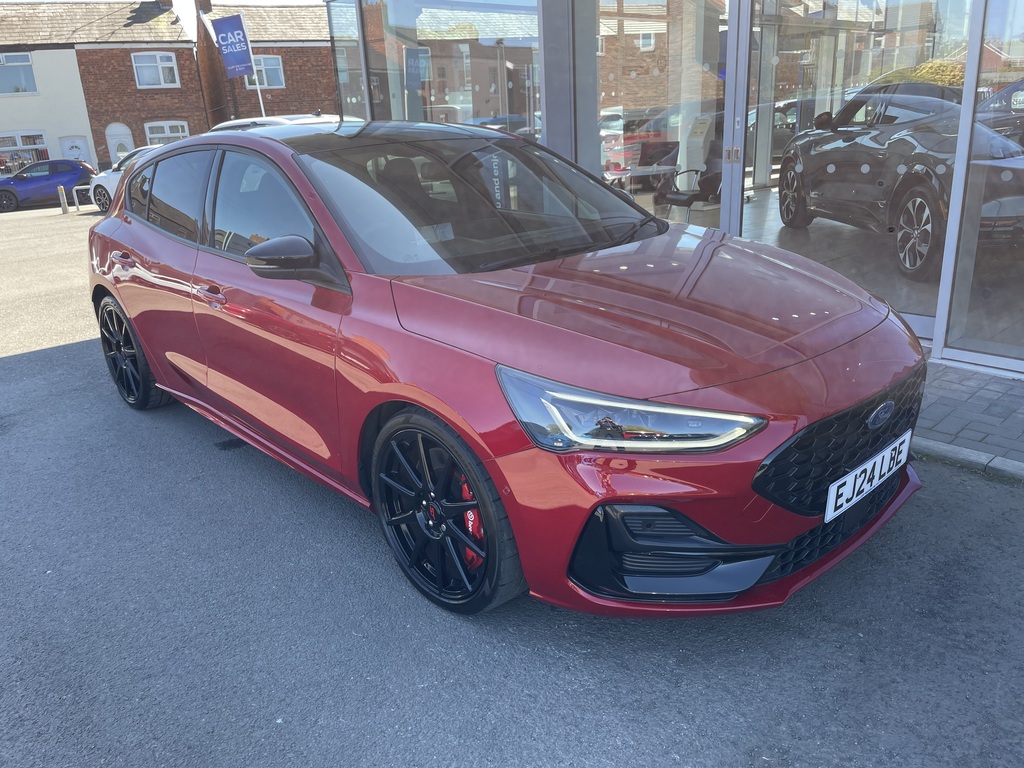 Ford Focus 2.3 Ecoboost St Track Pack Red