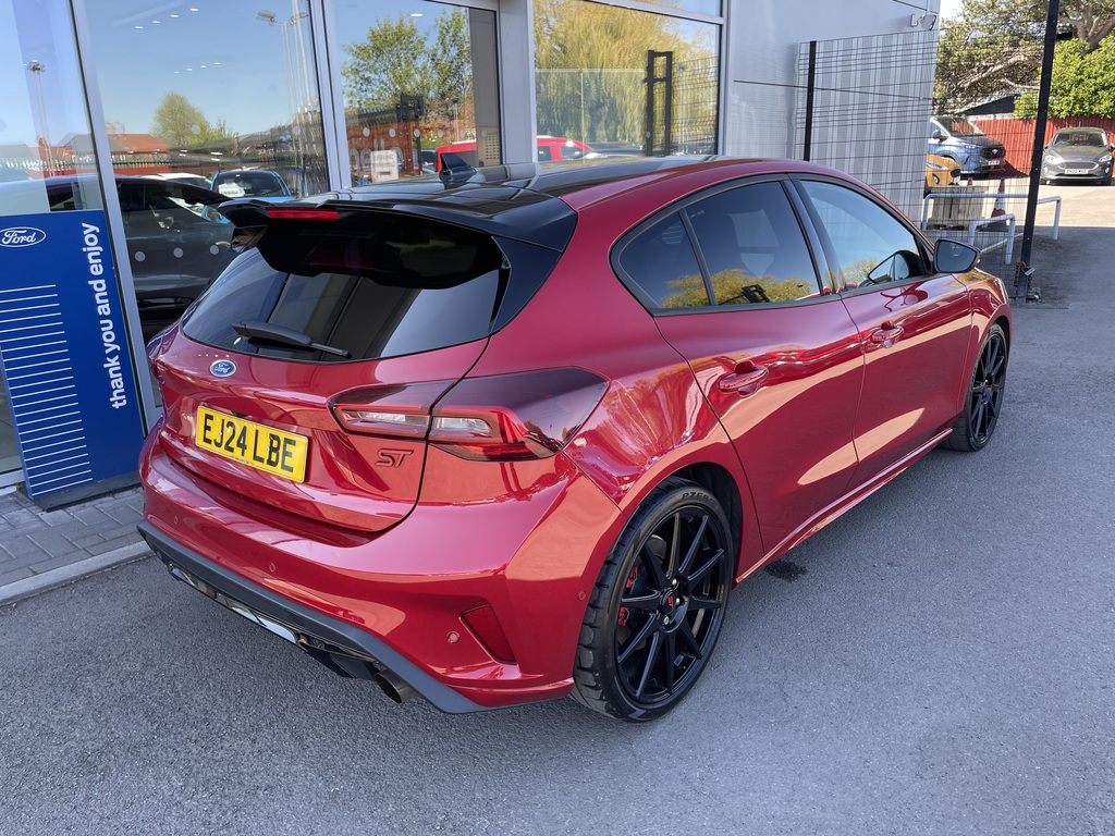 Ford Focus 2.3 Ecoboost St Track Pack Red #6