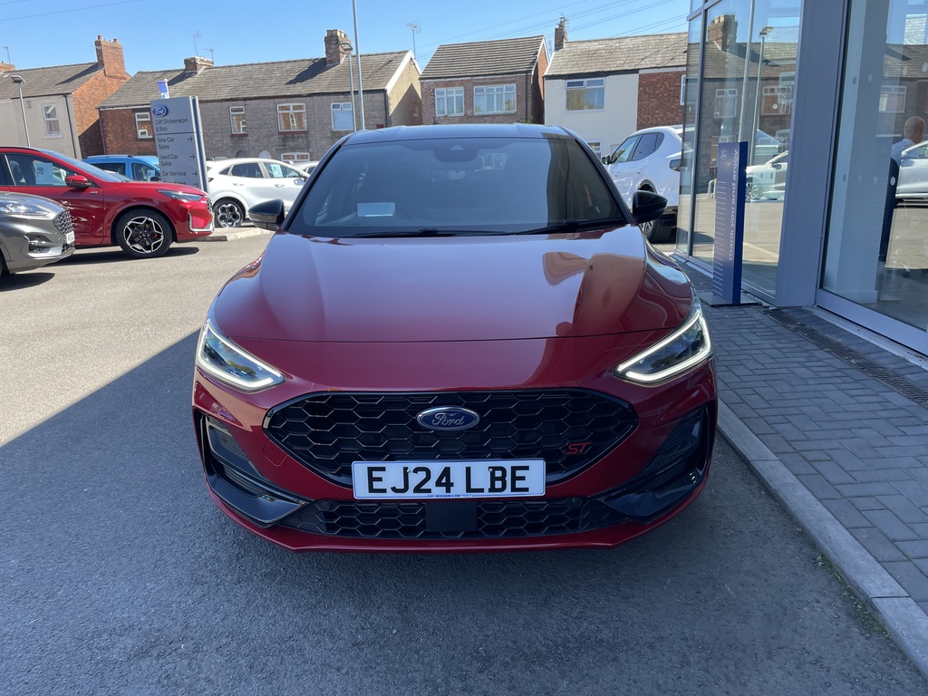 Ford Focus 2.3 Ecoboost St Track Pack Red #2