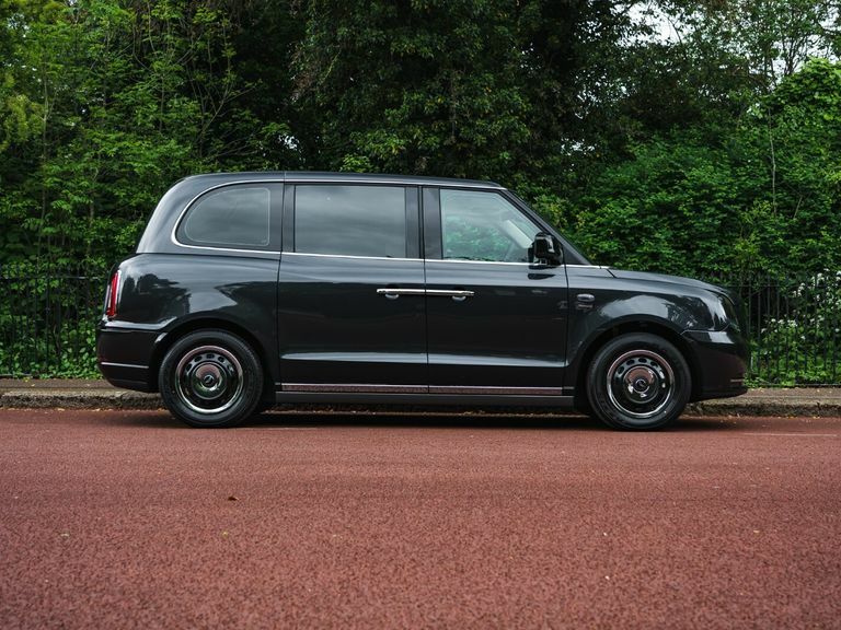 LEVC TX Sutton Vip Taxi Black #5