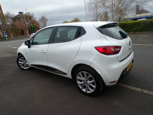 Renault Clio 16V Dynamique Nav Hatchback White #2