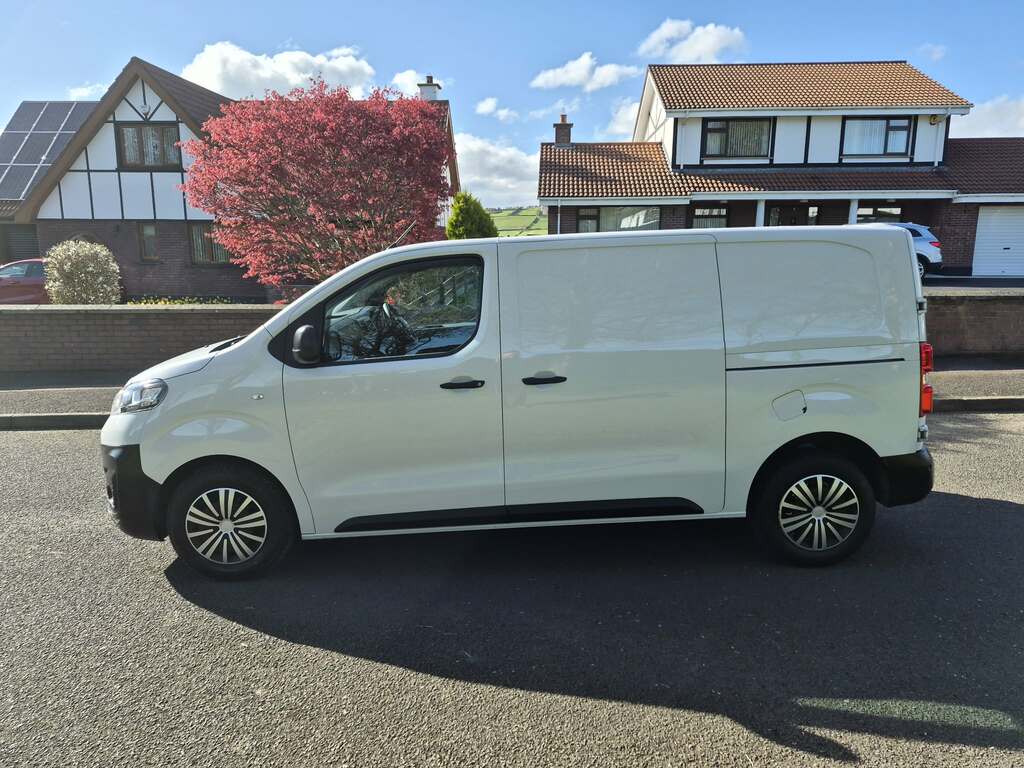 Vauxhall Vivaro 1.5 D Dynamic XGZ5005 White #2