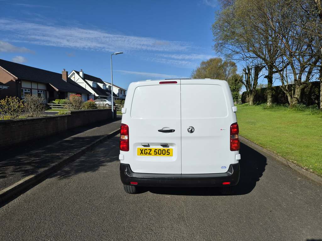 Vauxhall Vivaro 1.5 D Dynamic XGZ5005 White #3