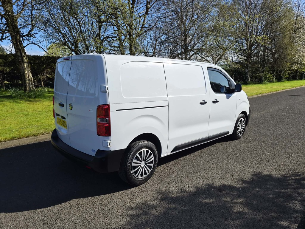 Vauxhall Vivaro 1.5 D Dynamic XGZ5005 White #4