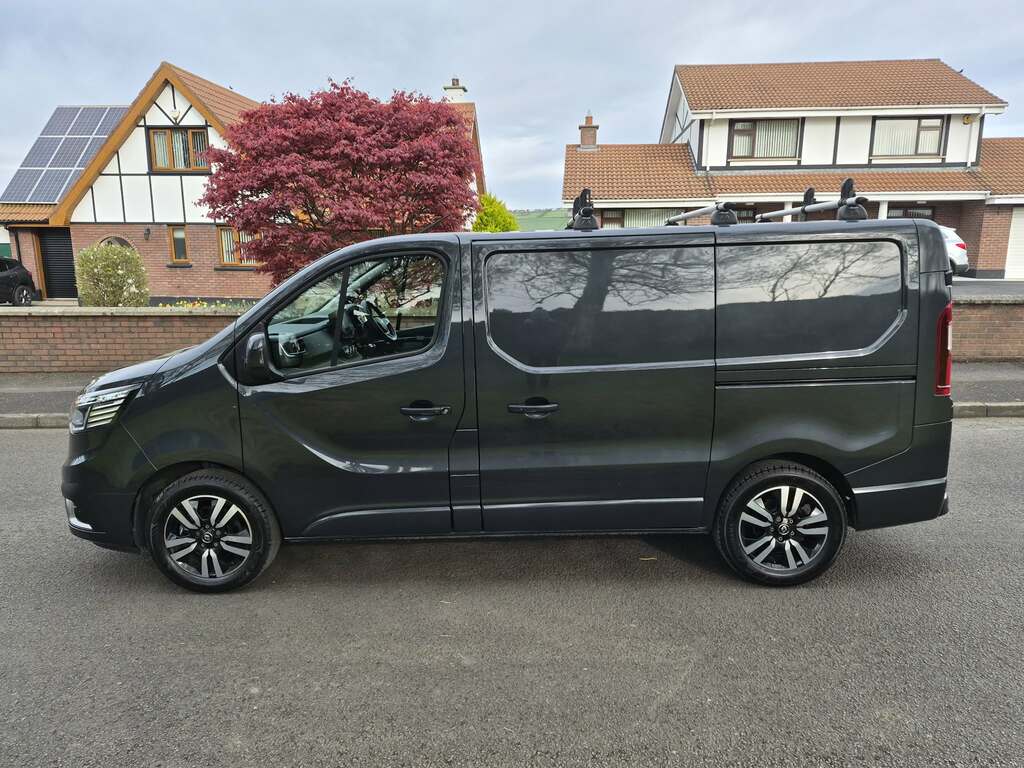 Renault Trafic 2.0 Dci Sport MJ72CHN Grey #2