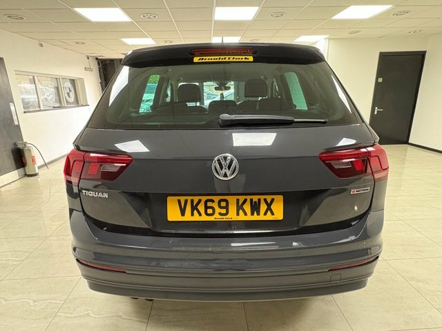 Volkswagen Tiguan 2019 2.0 Tdi Se Navigation Suv Dsg Euro VK69KWX Grey #4