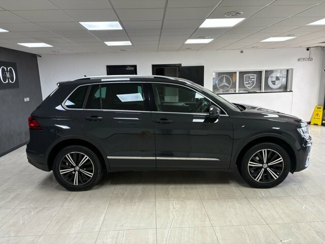 Volkswagen Tiguan 2019 2.0 Tdi Se Navigation Suv Dsg Euro VK69KWX Grey #2
