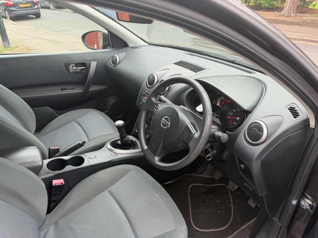 Nissan Qashqai 1.6 Visia 2Wd Black #2