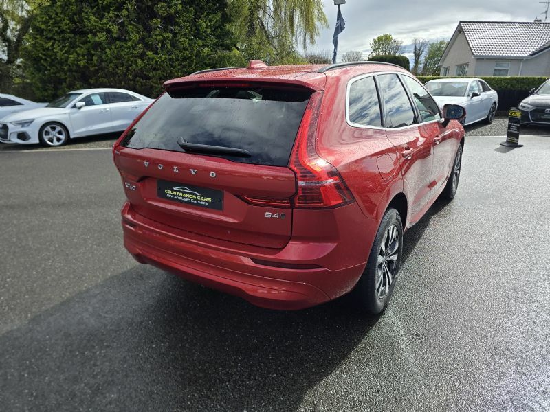 Volvo XC60 Momentum B4 2.0 Mhev Awd NL22JVD Red #4