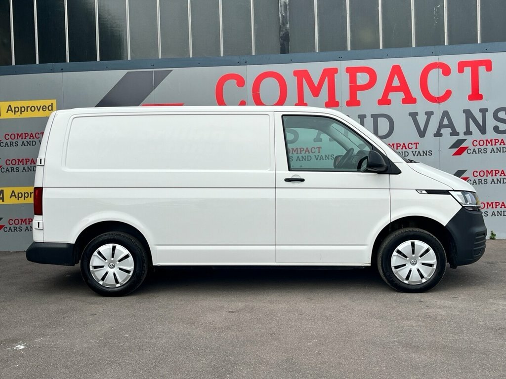 Volkswagen Transporter 2L Startline GK72NCY White #4