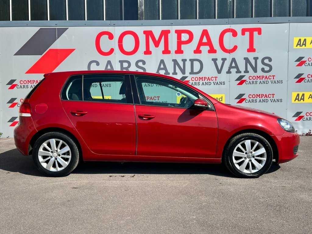 Volkswagen Golf 1.6L Match CV11WTC Red #4