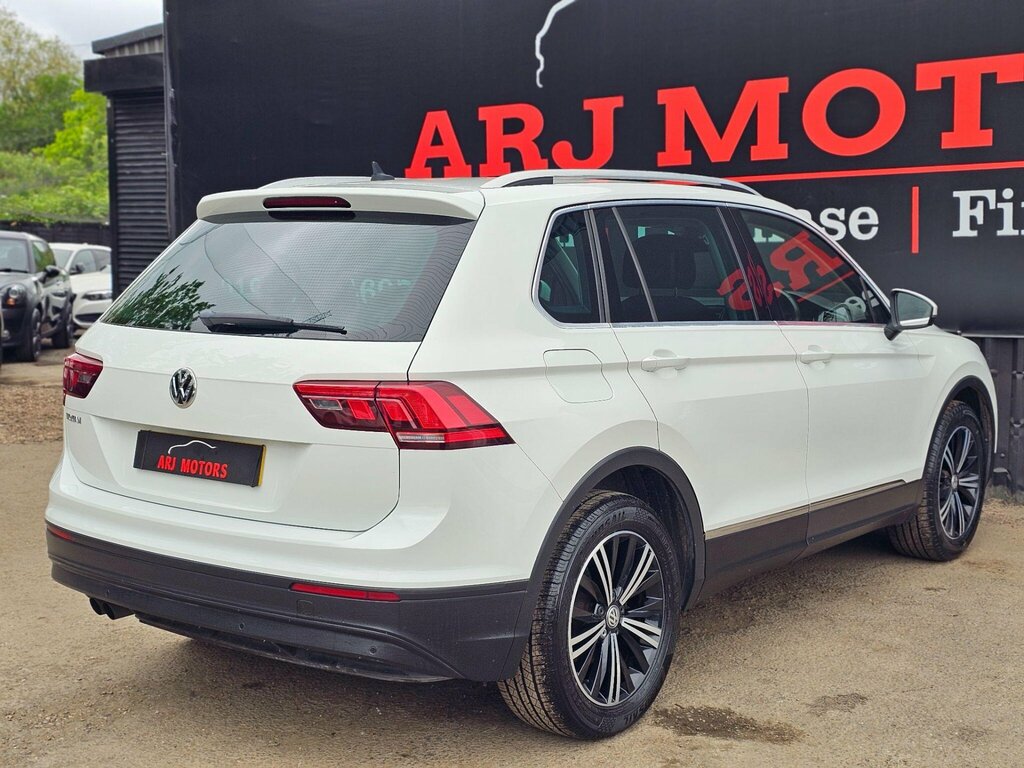 Volkswagen Tiguan 1.4 Tsi Se Navigation Euro 6 Ss PE68THN White #5