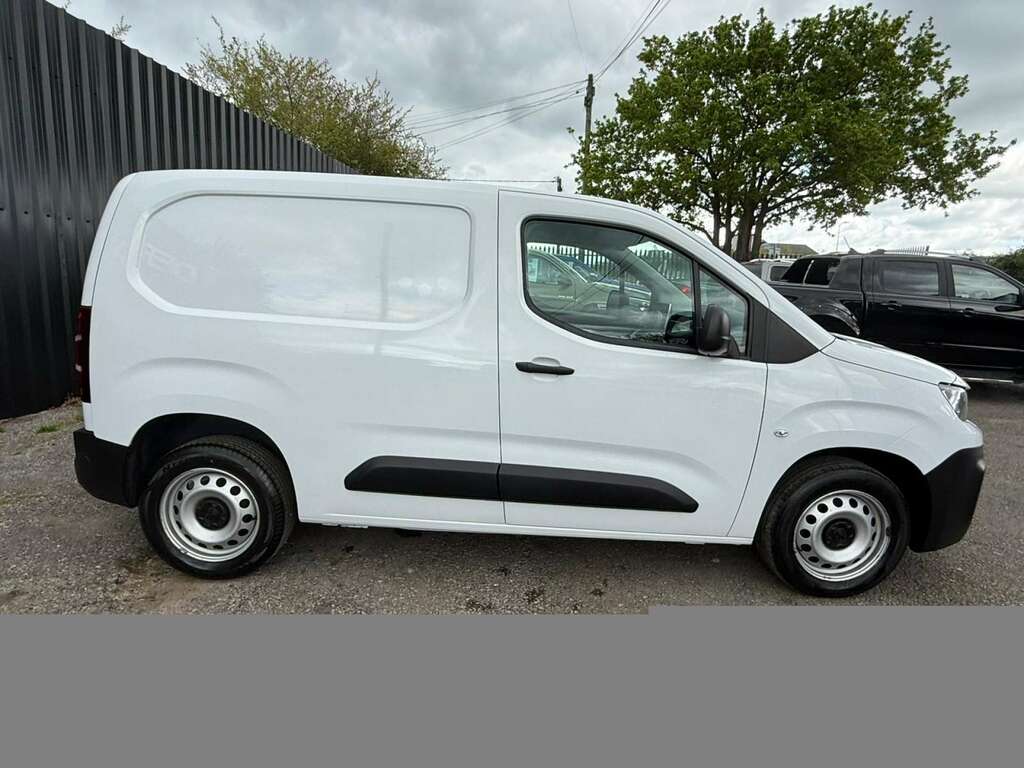 Peugeot Partner 1.5 L2h1 Professional Premium XL Bluehdi YD23WHF White #4