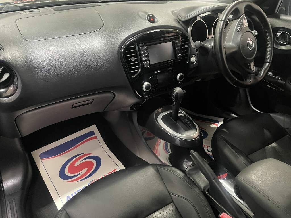 Nissan Juke Hatchback 1.6 Tekna Black #2