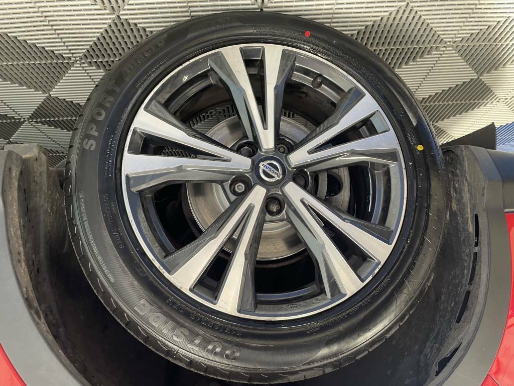 Nissan Qashqai Hatchback Red #5