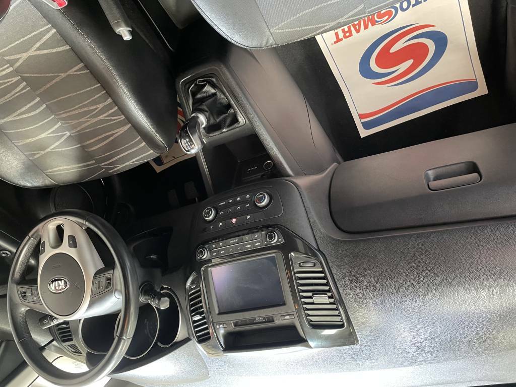 Kia Venga Hatchback 1.6 Crdi Isg 3  Red #4