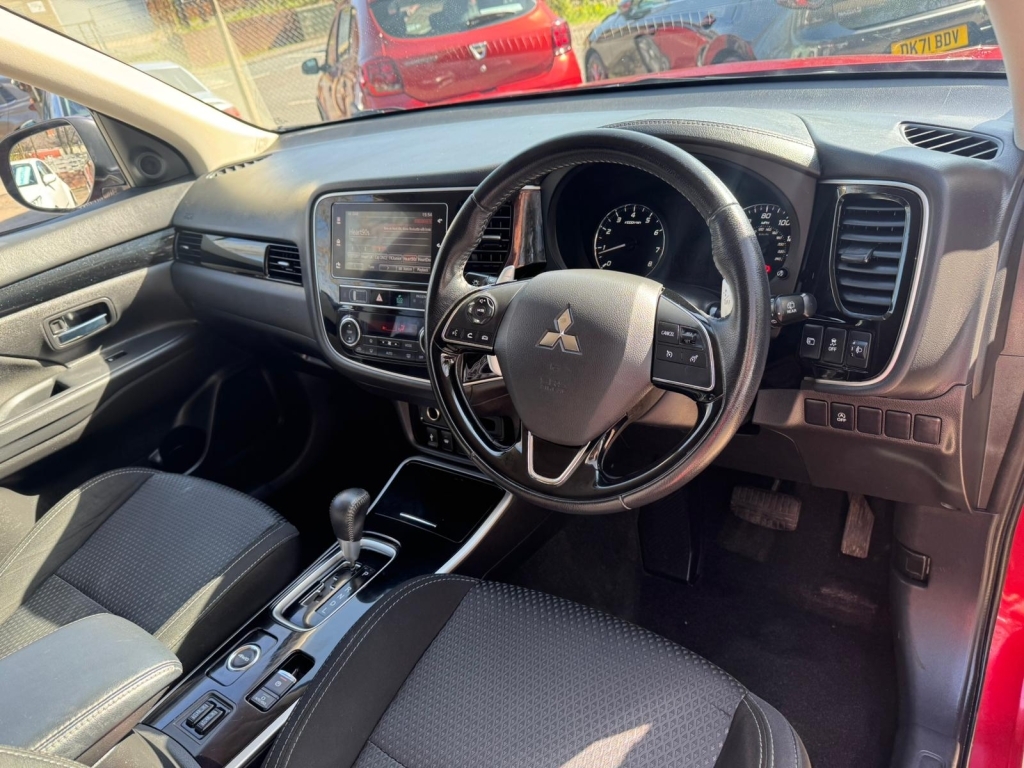 Mitsubishi Outlander Estate 2.0 Juro Red #6