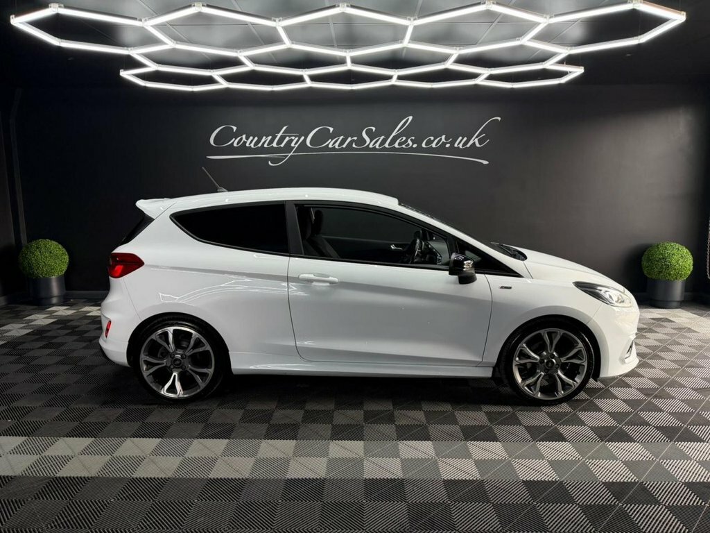 Ford Fiesta 1.0T Ecoboost St-line Hatchback White