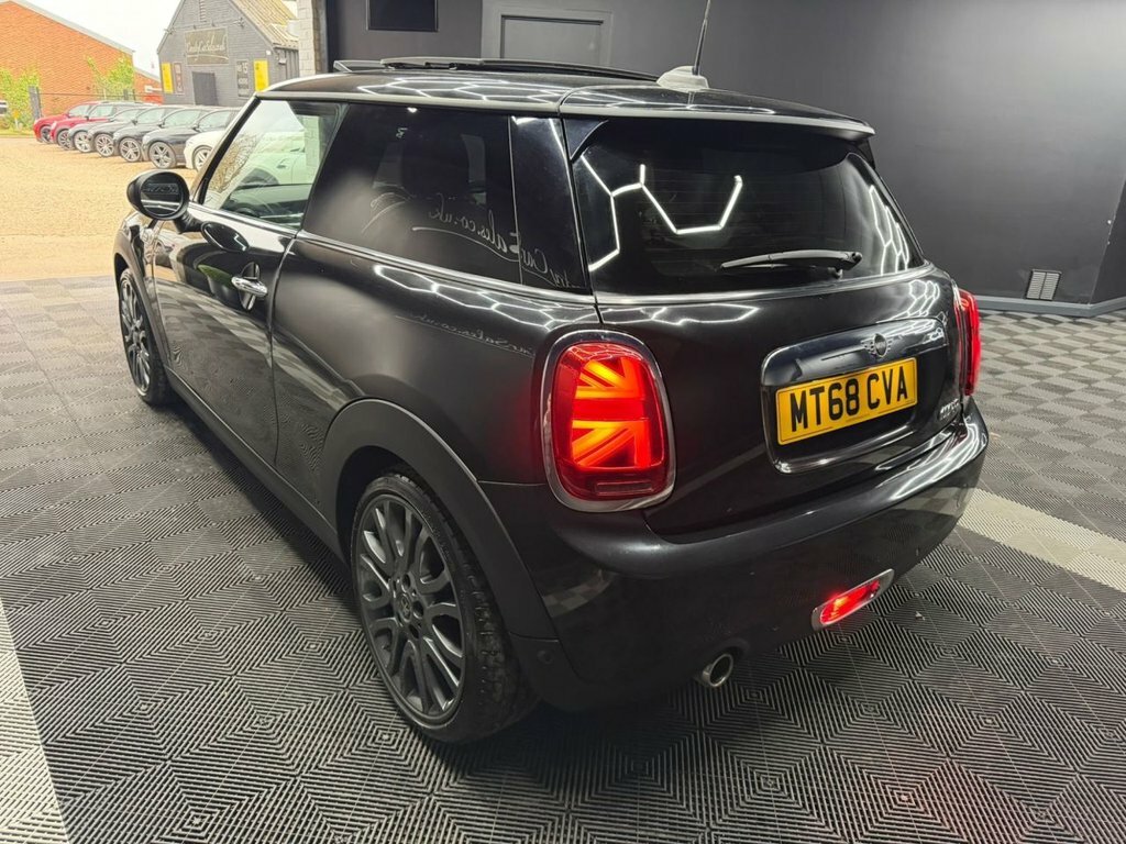 Mini Hatch 1.5 Cooper Hatchback Euro 6 Ss MT68CVA Black #4
