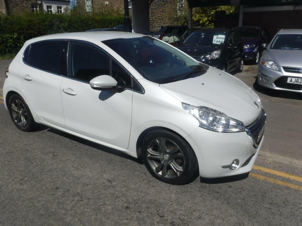 Peugeot 208 1.6 E-hdi Allure Euro 5 S S DX65OTJ White #4