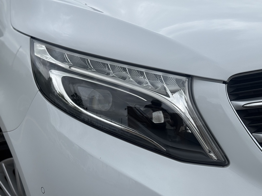 Mercedes-Benz V Class V 220 D Sport White #5
