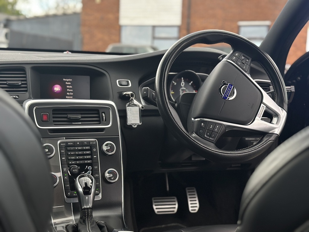 Volvo V60 D4 R-design WX67MMJ Black #5