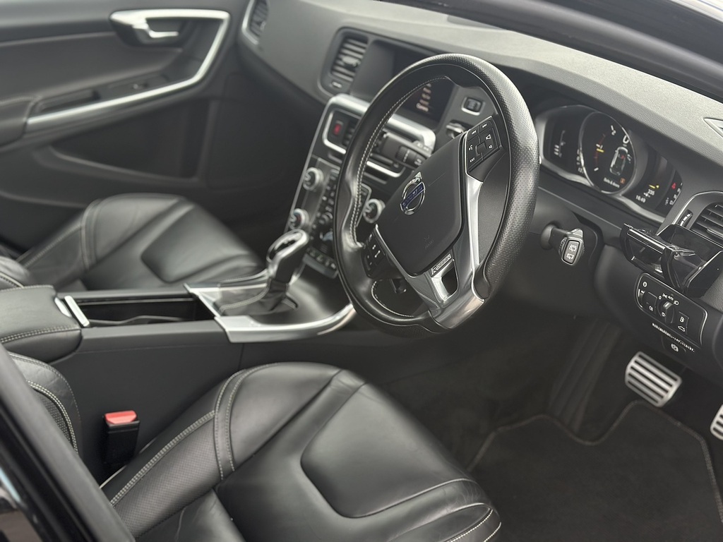 Volvo V60 D4 R-design WX67MMJ Black #4