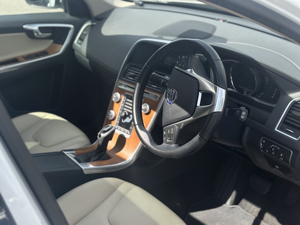 Volvo XC60 D4 Se Lux Nav White #3