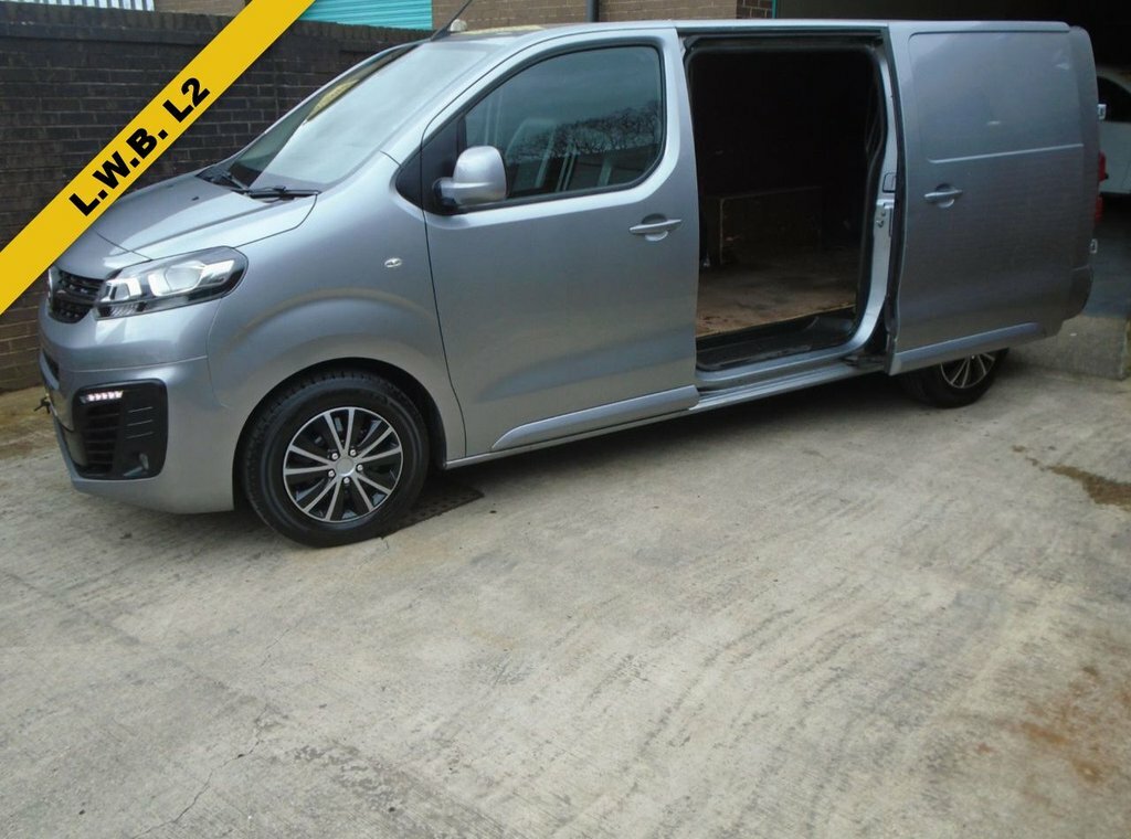 Vauxhall Vivaro 2L Sportive 6Dr DV70URJ Grey #5