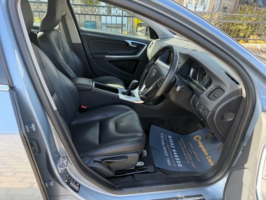 Volvo V60 Estate YT18AU Blue #2