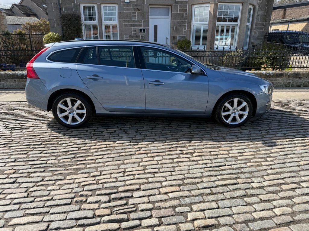 Volvo V60 Estate YT18AU Blue #4
