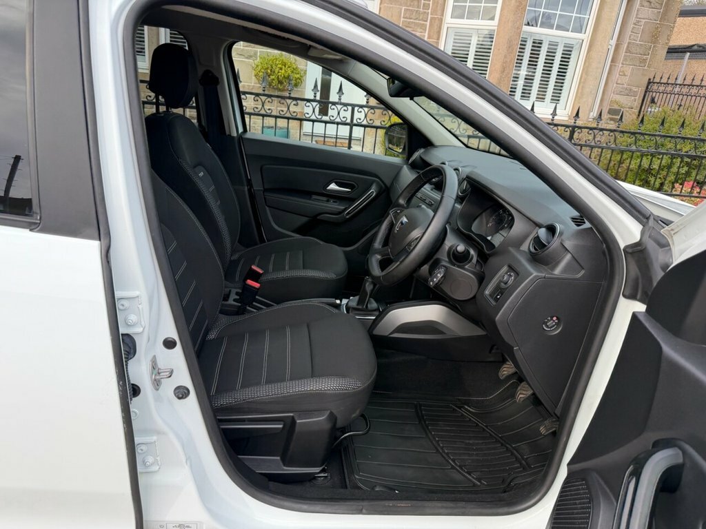 Dacia Duster Suv SK19CNO White #2