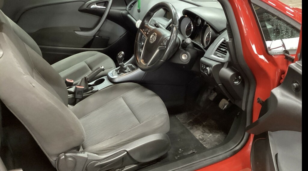 Vauxhall Astra GTC 1.4 I Turbo Sport Red #5