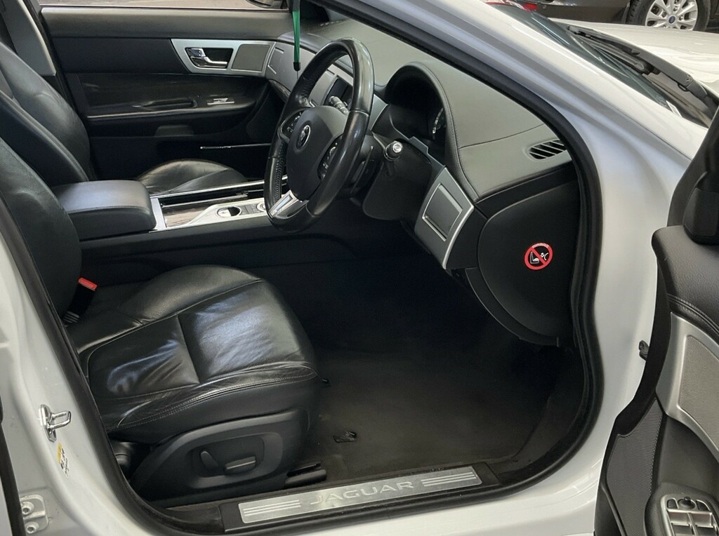 Jaguar XF 2.2 D Luxury PO15WWY White #6