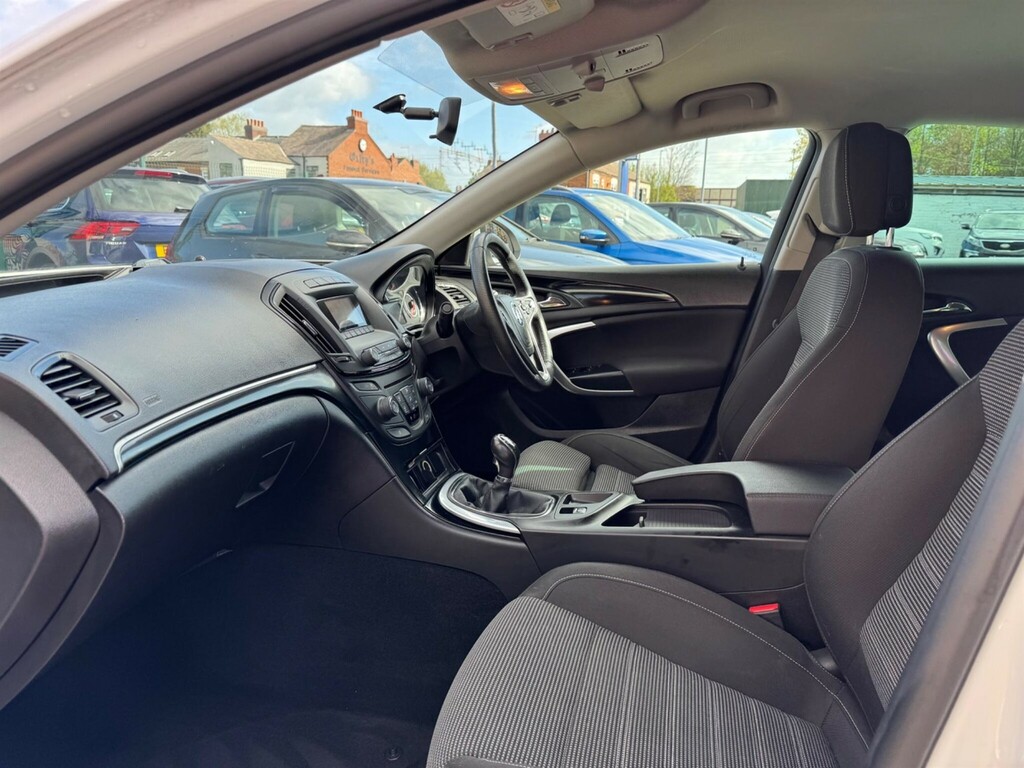 Vauxhall Insignia 1.6 Cdti Ecoflex Sri Euro 6 Ss SE65FCY White #2