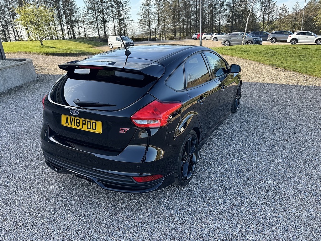 Ford Focus Hatchback AV18PDO Black #5