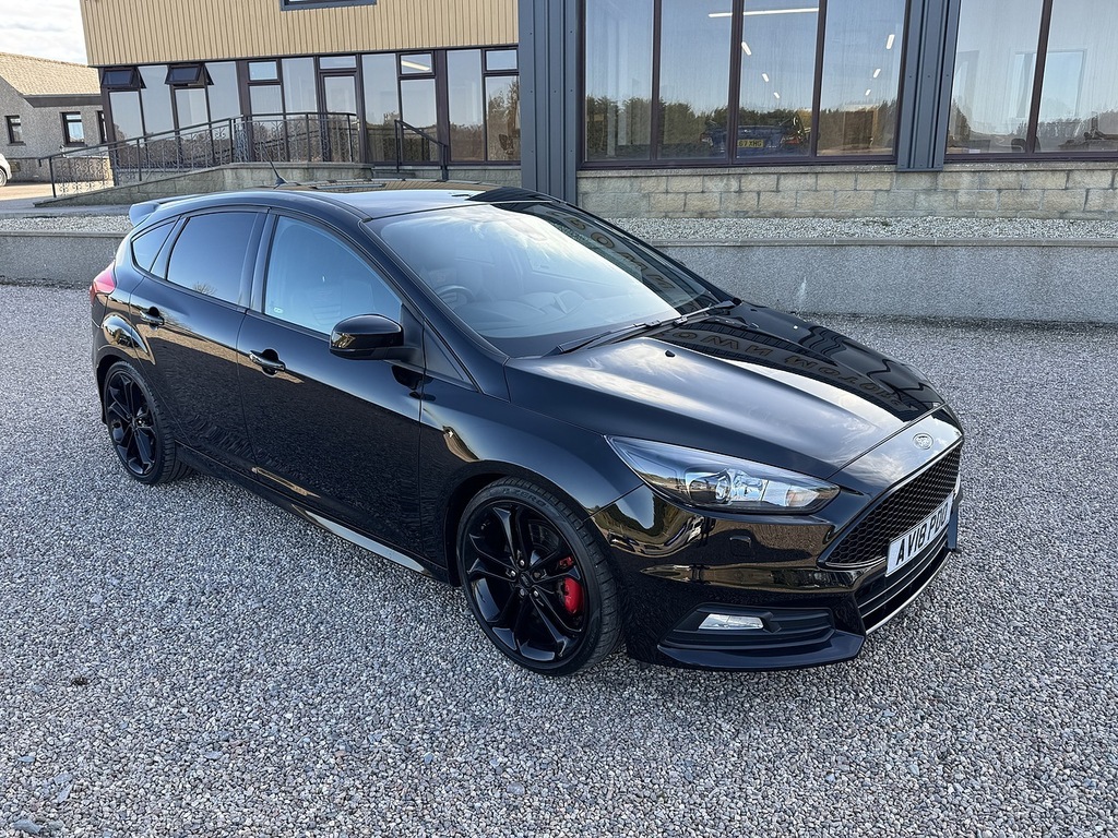 Ford Focus Hatchback AV18PDO Black #2