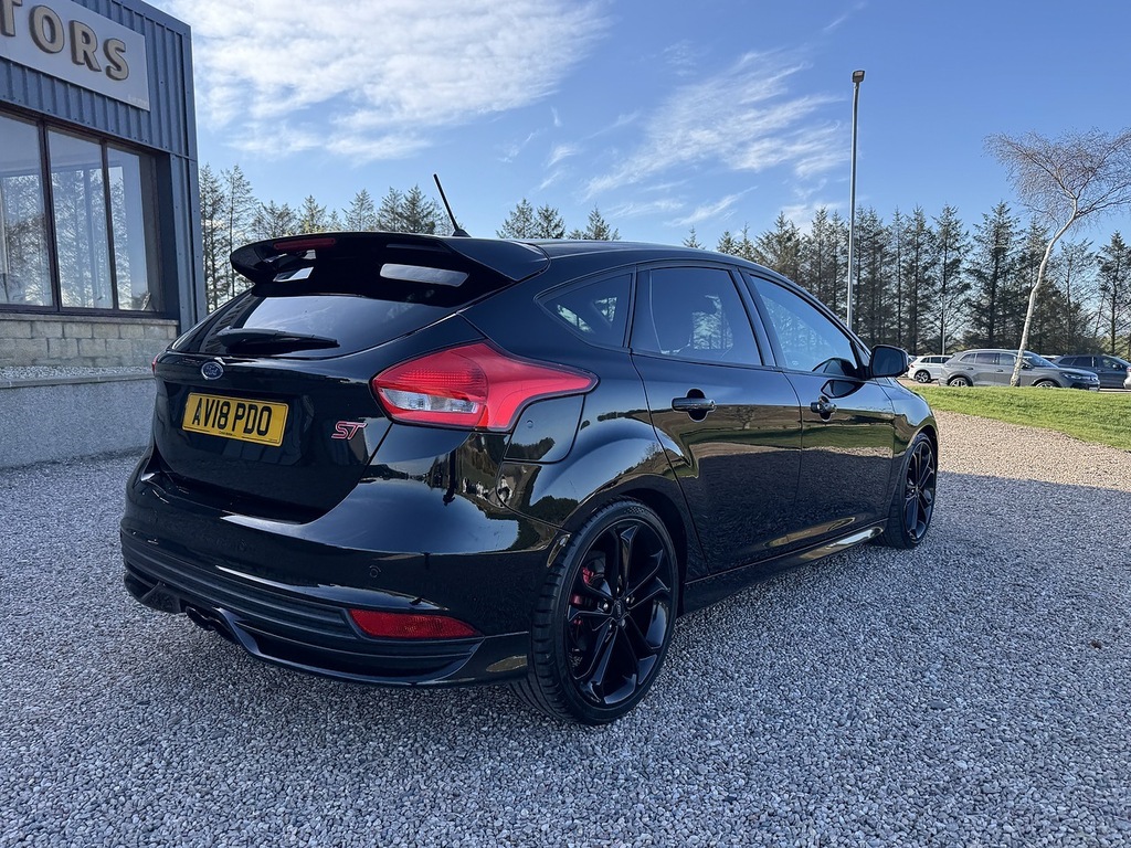 Ford Focus Hatchback AV18PDO Black #4