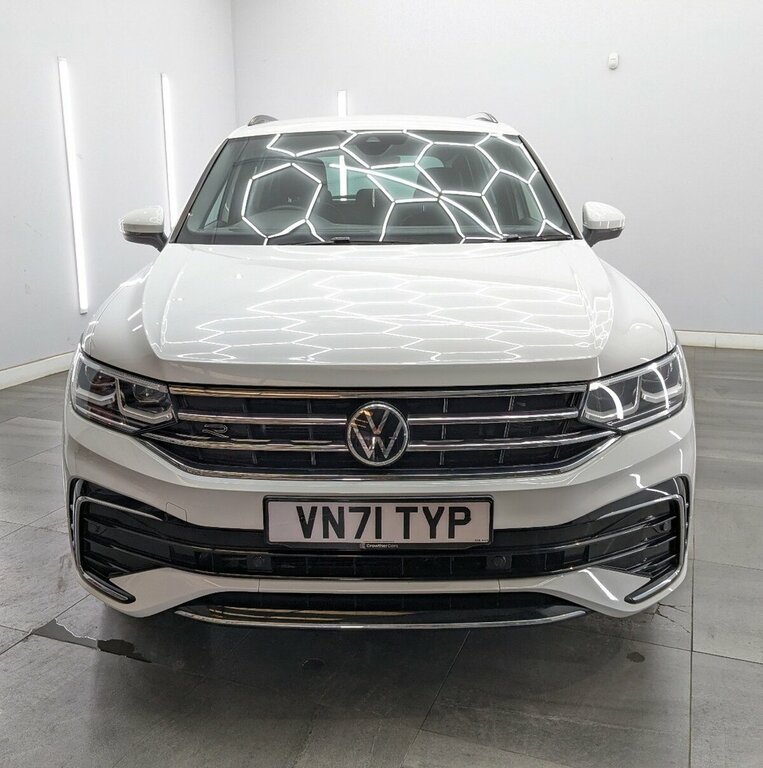 Volkswagen Tiguan 1.5L R-line VN71TYP White #4