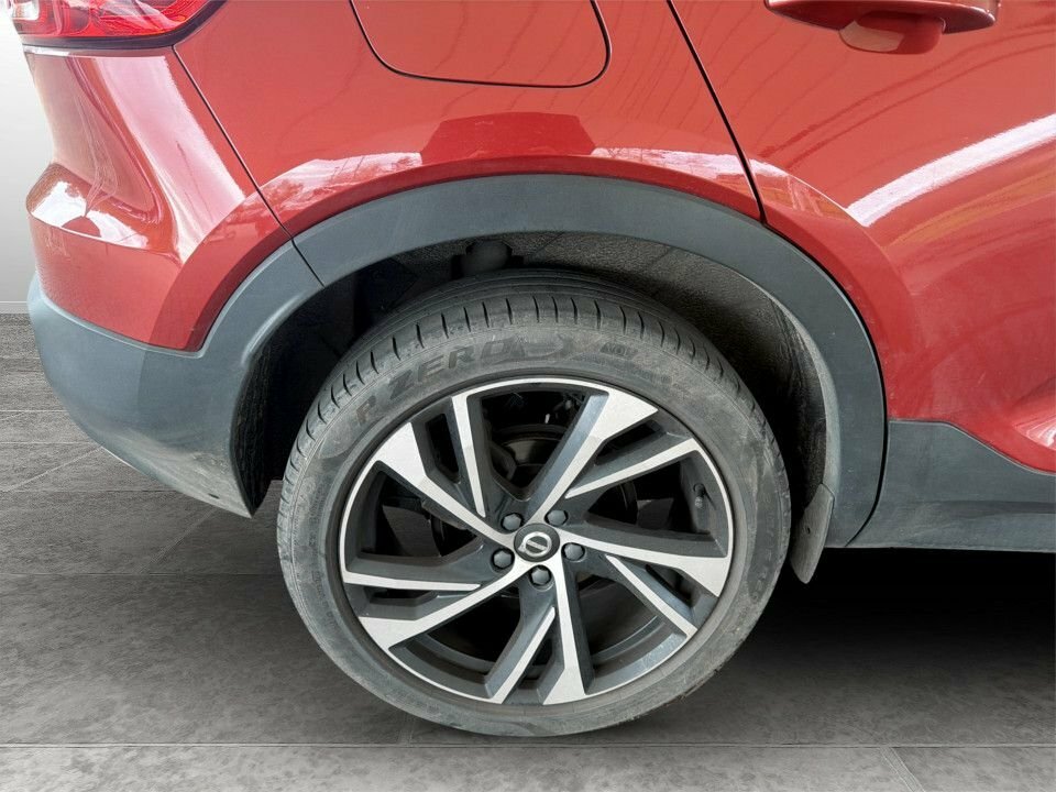 Volvo XC40 1.5L R-design Pro Red #4