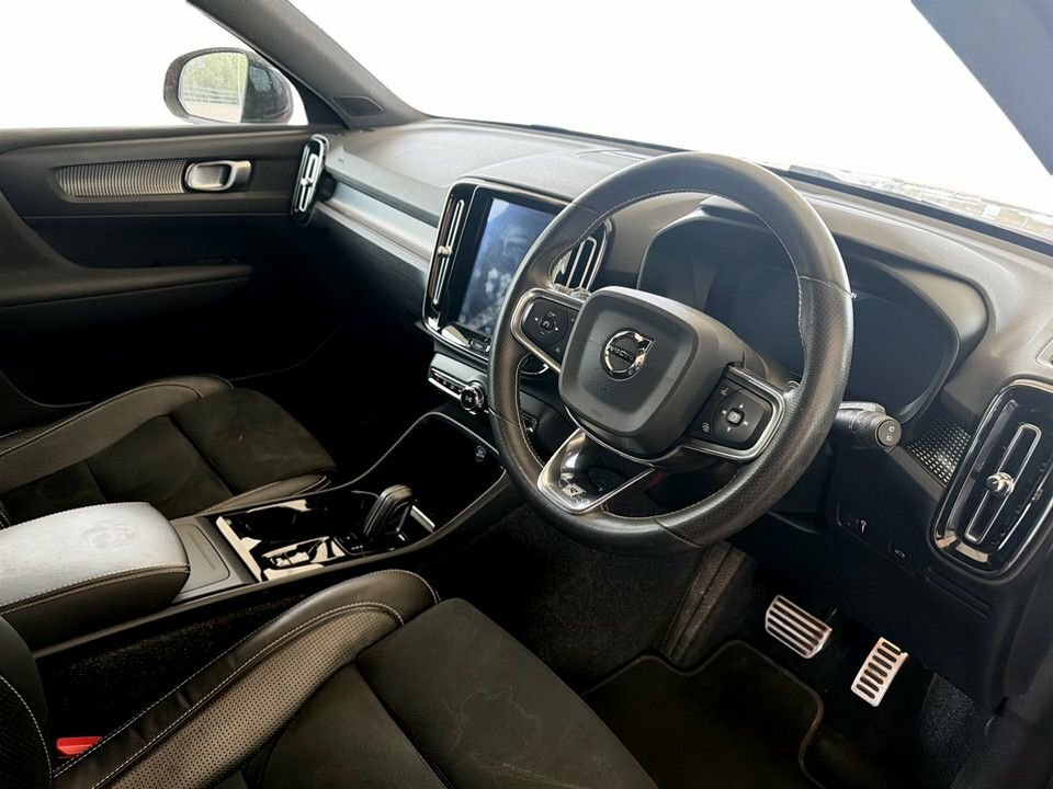 Volvo XC40 1.5L R-design Pro Red #5