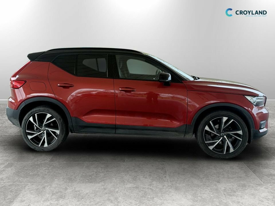 Volvo XC40 1.5L R-design Pro Red #2