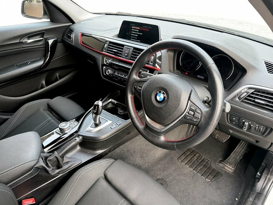 BMW 1 Series 1.5L Sport KV68AAN White #5