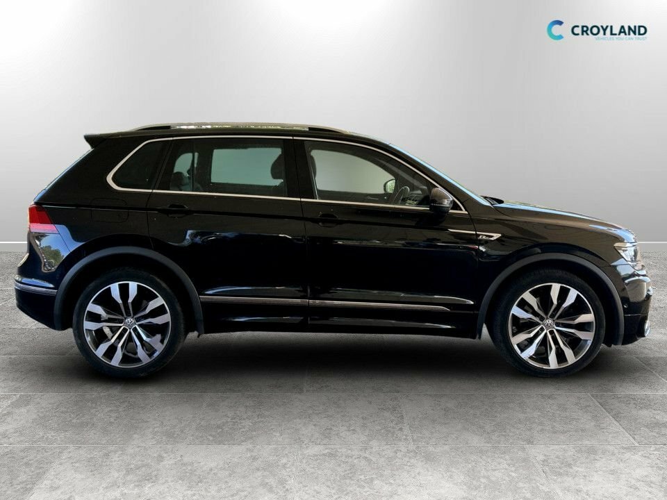 Volkswagen Tiguan 2L R-line Tech AE69VMP Black #2
