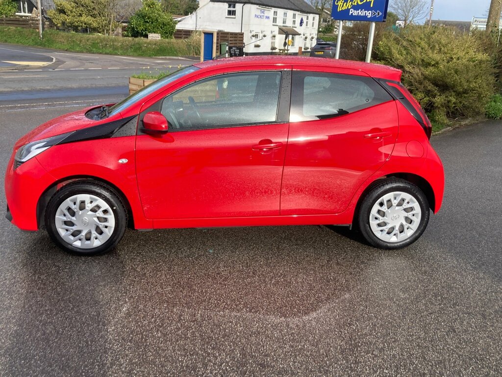 Toyota Aygo 1.0 Vvt-i X-play Hatchback Euro Red #2