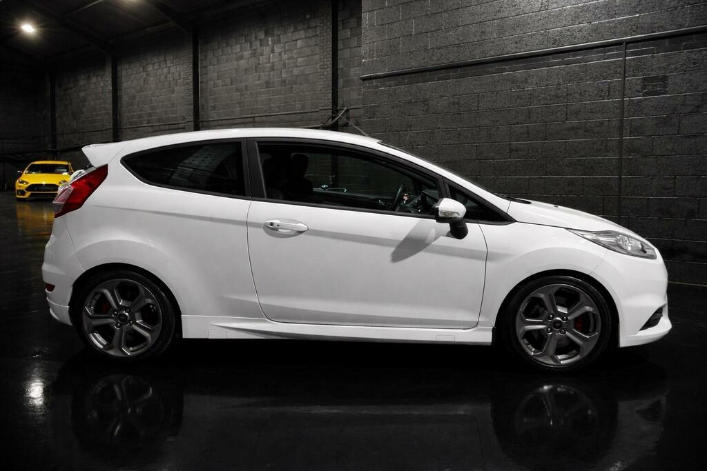 Ford Fiesta 1.6T Ecoboost St-3 Euro 6 201717 LR17OWM White #2