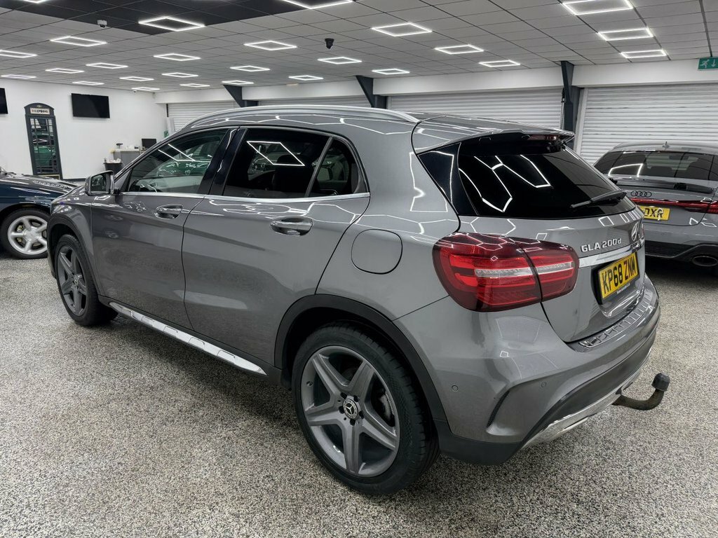 Mercedes-Benz GLA Class Suv KP68ZNM Grey #5