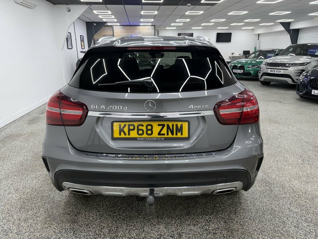 Mercedes-Benz GLA Class Suv KP68ZNM Grey #4